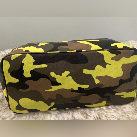 MICHAEL Michael Kors Jet Set Acid Yellow & Brown Camo Tote & Wallet BUNDLE EUC - Picture 6 of 15
